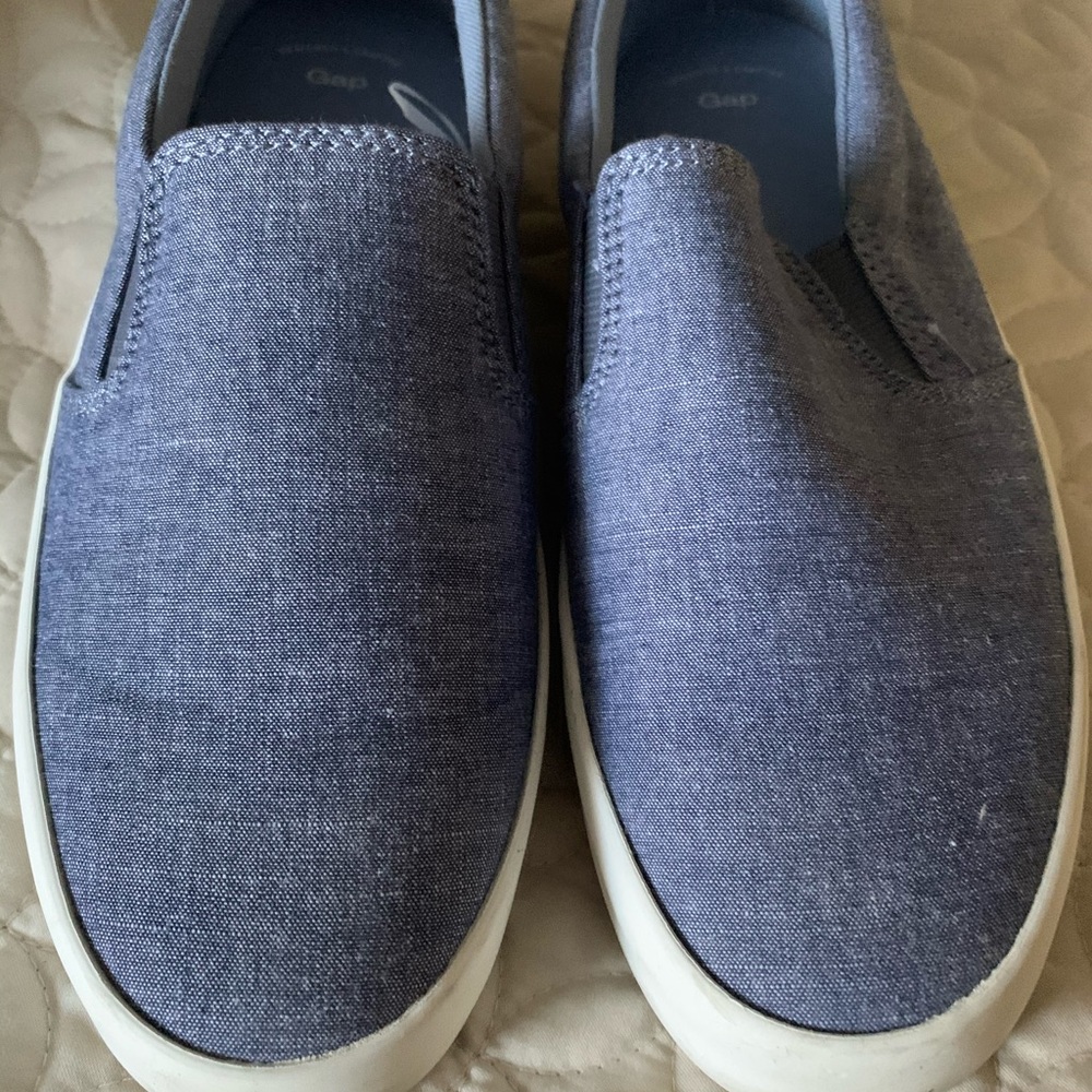 Now slip on Gap Sneakerd